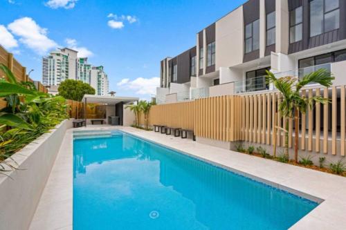 Southport Central Boutique Stay - Space & Fun! - Apartment