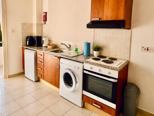 Peaceful Peyia Retreat with Pool & Sea Views 2