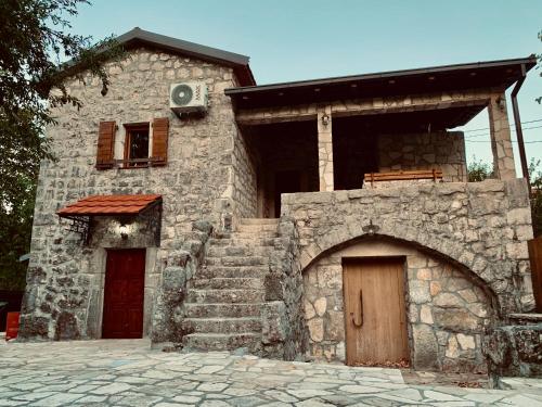 Nature Stone House - Kamena Kuća Jablan (Nature Stone House - Kamena Kuca Jablan) in Rvaši