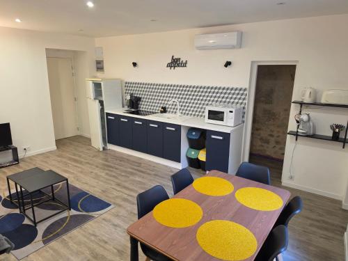 Appartement de charme avec cour au calme - Location saisonnière - Gignac