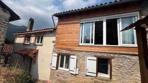 Magnifique Maison dans un hameau de montagne in Riverenert