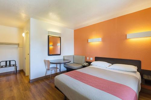 Motel 6 Conroe In Tx - 