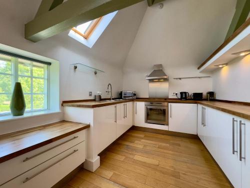 Luxury Hayloft Retreat Near Stratford-upon-Avon in Wootton Wawen