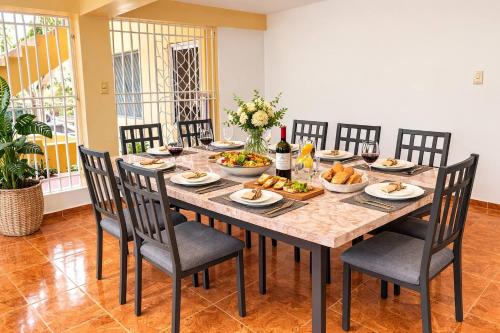 Food and beverages, La Villa Banileja 2 Pools BBQ 2 Billiards in Bani