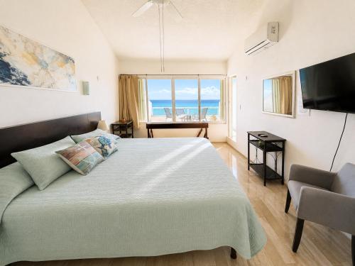 Penthouse with spectacular OceanView private Terrace Beachfront Condo Brisas Shores 2 bedrooms, Cancun