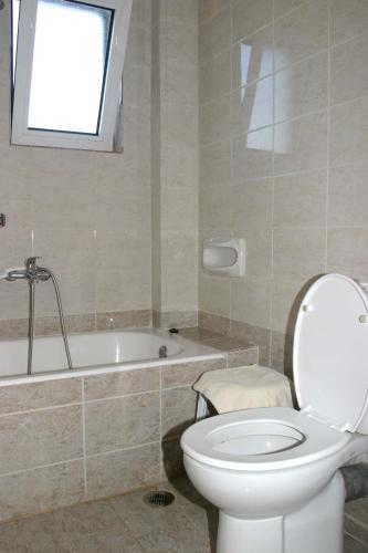 Oasis Guesthouse - image 8