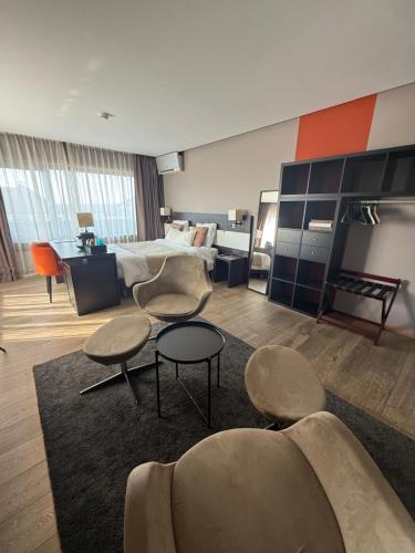 SKØL - Hotel Bar Restaurant in Штрассен