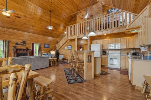 Cabin T T for Tennessee Time to Relax - image 3