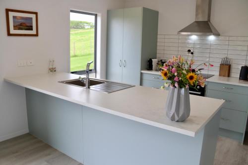 Kitchen, Modern Country Retreat - The Farmhouse 84 in Te Kopuru