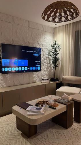 Bohemian apartment with private parking and self check-in - image 2