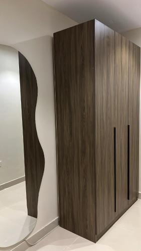 A classy suite with an elegant design and private parking - image 3