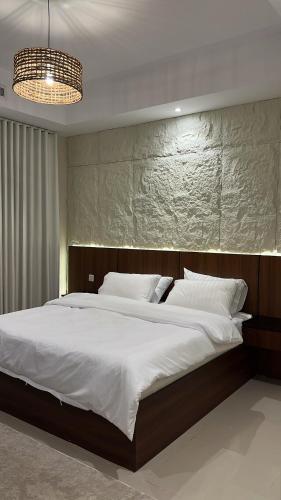 Luxury suite with elegant design - image 4