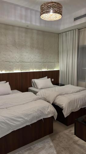 Luxury suite with elegant design - image 3
