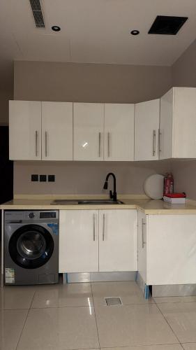A suite with an elegant and modern design that combines comfort and luxury - image 2
