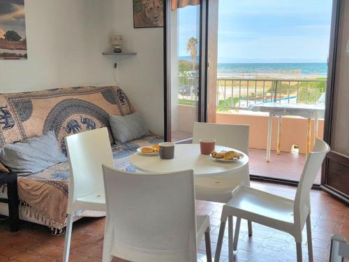 Studio avec terrasse vue mer, plage à 60m, parking