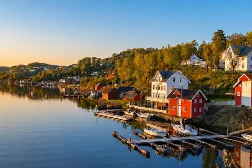 Boat Included, Waterfront Villa, Near Bergen