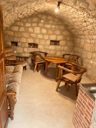 Nature Stone House - Kamena Kuća Jablan (Nature Stone House - Kamena Kuca Jablan) in Rvaši