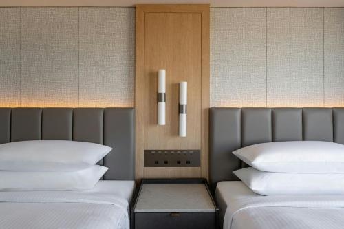 2 twin beds
