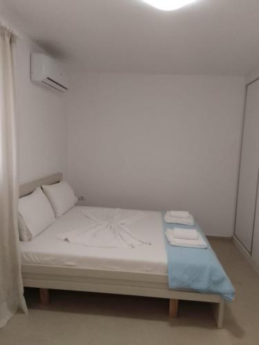 Lenadora Apartment - image 3
