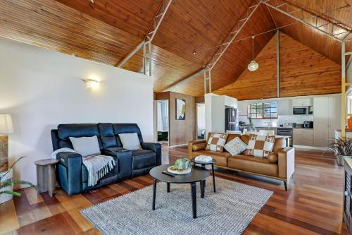 Private Barn House with Gazebo - Stunning Views in Agnes Banks