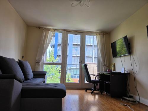 Apartment Near City Centre and Utilita 1000Mbps Internet Sleeps Up to 4