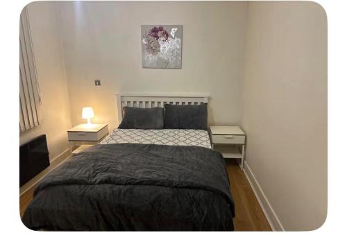 Apartment Sleeps 4 with Parking - image 2