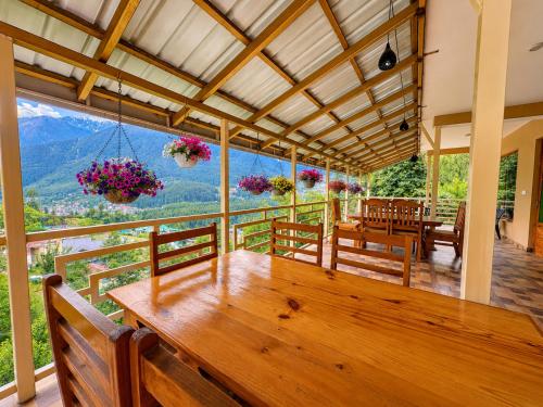 Restaurant, Mahima Cottage - Near Waterfall with wooden Bridge in Bashisht