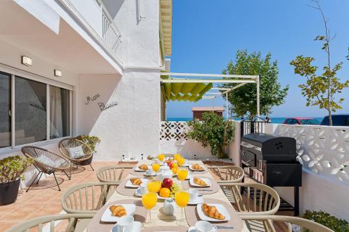 Seaside Townhouse La Cala de Mijas, 4 Bedrooms, 4 Bathrooms, Sleeps 8, Terrace, BBQ, WiFi