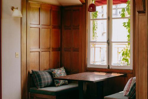 Зручності, Theresa Suites in Жіверні