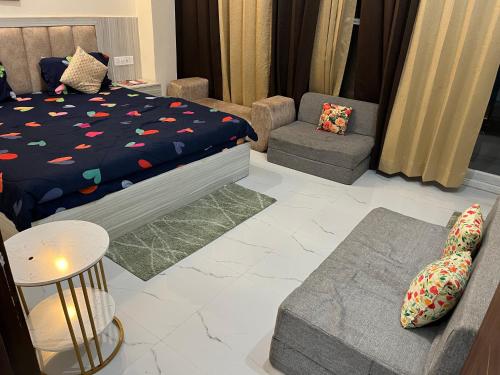 Deecon Valley City Escape 1BHK Lux Flat Tapovan - image 3