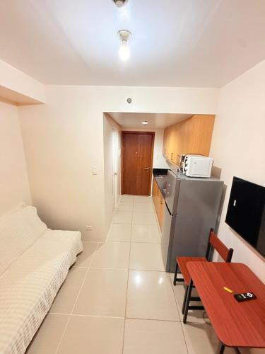Shell Residences Twin Rooms by PauL near SM Mall of Asia