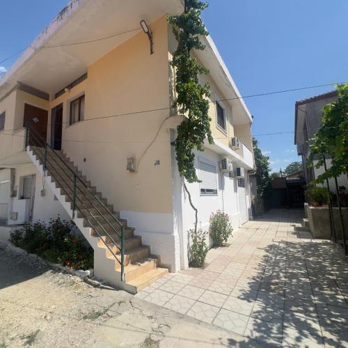 Guest House Ergest in Permeta