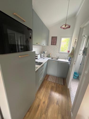 кухня, Modern Independent Home with AC in Обон