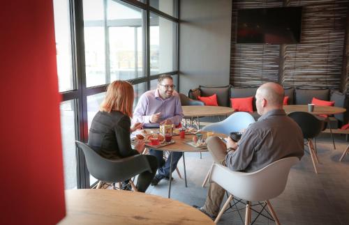 Bar, ibis Niort Est Mendes France in Niort