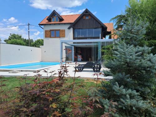 外部景觀, Peaceful Countryside Retreat with Pool & Jacuzzi by Destination GREEN Croatia in 薩格勒布