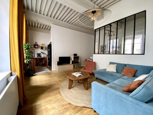 Renovated loft with terrace at Pentes Croix-Rousse