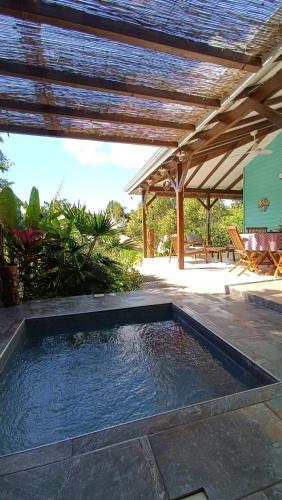 Le Colibri d'Acomat - Gîte avec piscine privée - Location saisonnière - Pointe-Noire