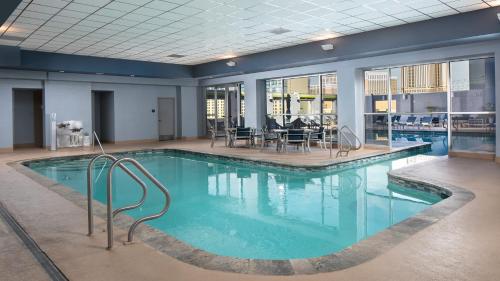 Sphere View Penthouse with Balcony at Platinum Hotel - image 5