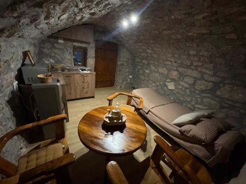 Nature Stone House - Kamena Kuća Jablan (Nature Stone House - Kamena Kuca Jablan) in Rvaši