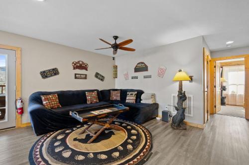 Honey Bear Lodge Sweet Stays in the Smokies - image 5