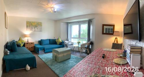 Facing Glasgow Green spacious Apartment Free parking