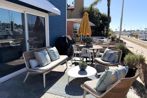 1011 N Bayfront A - Breathtaking Bay Views- Beautiful Balboa Isle Home home - image 4