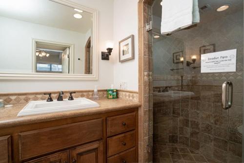 1011 N Bayfront A - Breathtaking Bay Views- Beautiful Balboa Isle Home home - image 3