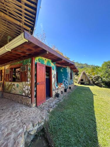 Restorāns, Cabanas ecologicas con vista espectacular y cascada privada - Finca Qawana Ecolodge en San Carlos in San Carlos