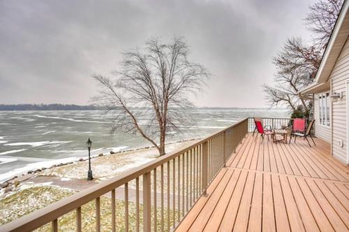 Massive 3 bedroom on the Lake