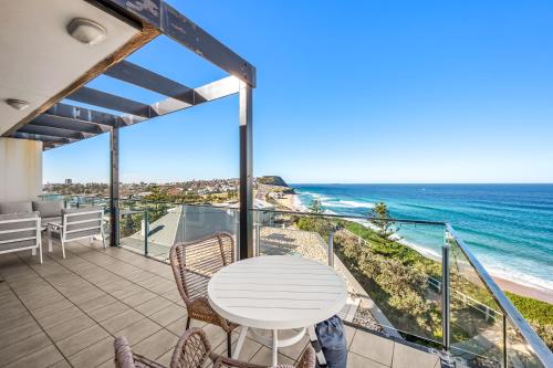 Wave Beachfront 2.5 Bedroom Ocean Views in Merewether