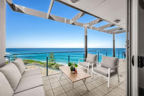 Wave Beachfront 2.5 Bedroom Ocean Views in Merewether