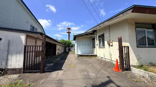 Exterior view, Hokkori Station Yubari -Private Rooms near Shin-Yubari Station in Yubari