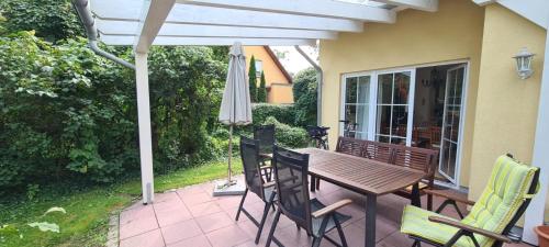 2 private rooms in a beautiful house, Private bathroom in Falkensee
