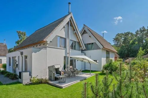 Störtebekers Reethus mit Sauna, Kamin und E-Ladesäule in Loddin, Deutschland